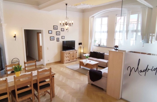 Apartamento City-Apartments Fewo Madrid con piscina, jardín y Wi-Fi