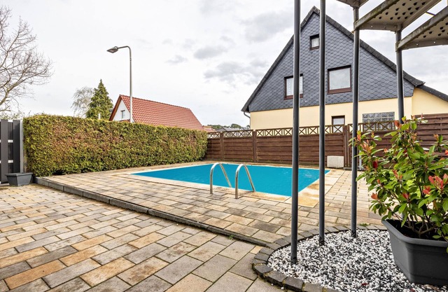 Apartamento 'Dini's Ferienwohnung' con piscina compartida