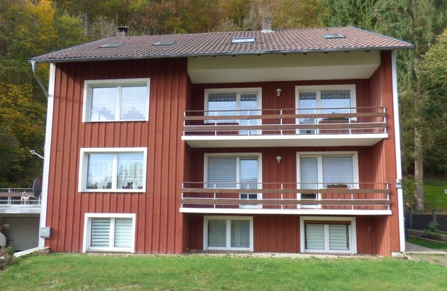 Apartamento directamente en el bosque y ruta de senderismo, con balcón, paz pura, 2-8 pers. , WLan grat.