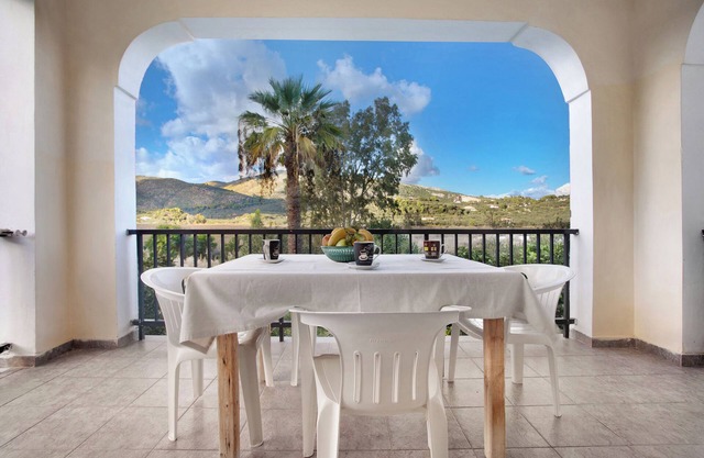 Apartamento "Dolphin Apartment 1" con balcón privado, jardín compartido y Wi-Fi
