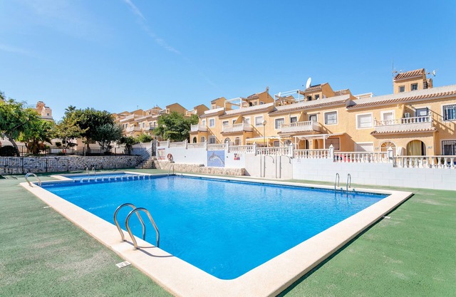 Apartamento 'Duplex En Gran Alacant' con piscina compartida, Wi-Fi y aire acondicionado