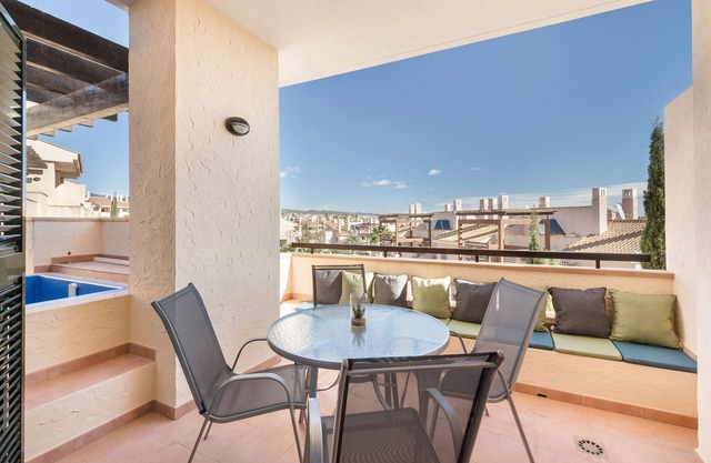 Apartamento 'El Oasis Martinica 4 2 A' con vistas a la montaña, Wi-Fi y aire acondicionado.