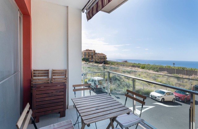 Apartamento 'Elegante' con vistas al mar, balcón y Wi-Fi
