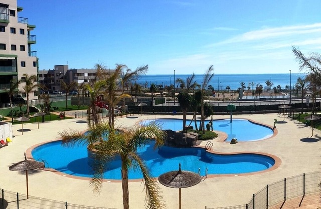Apartamento en 1ª línea del mar con piscinas comunitarias