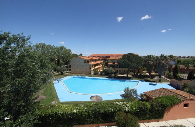 Apartment for 8 people in a residence with swimming pool and parking