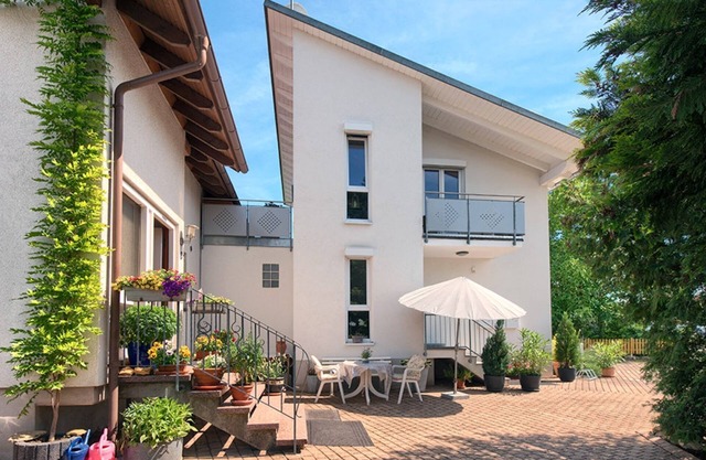 Apartment 'Ferienwohnung 2 65m²' with Private Terrace, Shared Garden and Wi-Fi