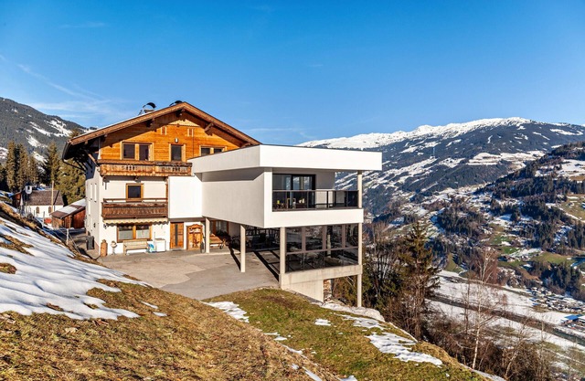 Apartamento 'Fewo Innerspielleiten 24 Personen' con vistas a la montaña, terraza y Wi-Fi