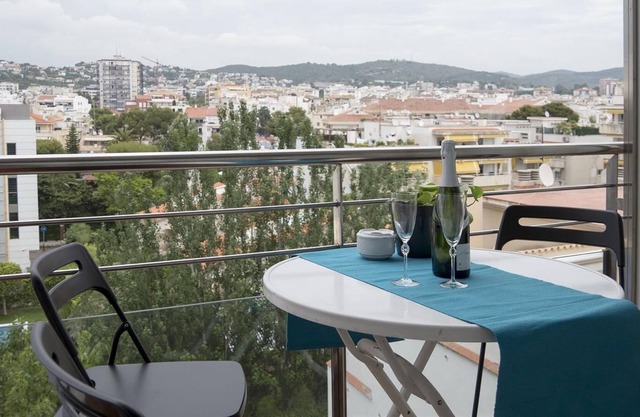 Apartamento 'Fleming 5' con balcón, Wi-Fi y aire acondicionado