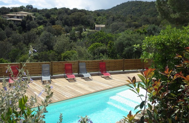 La villa Faounzina 3 para 4 personas, terraza barbacoa y piscina