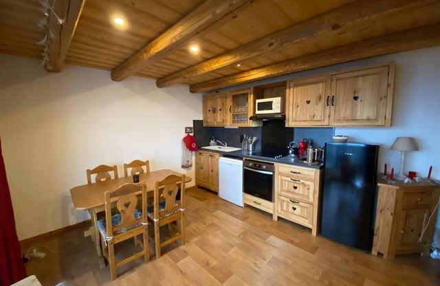Apartamento para 4 pers. con terraza, cerca del centro y pistas, parking en garaje
