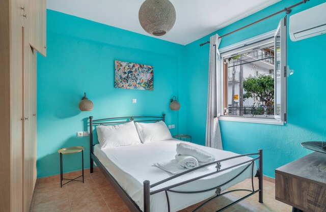 Apartamento '- Planta Baja' con jardín compartido, Wi-Fi y aire acondicionado.