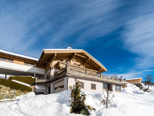 Apartment in Hollersbach near Ski Lift