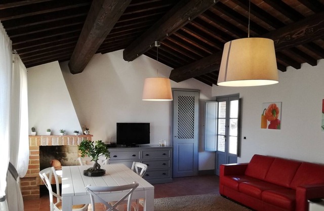 Apartamento en casa de campo reformada en Umbría con piscina compartida