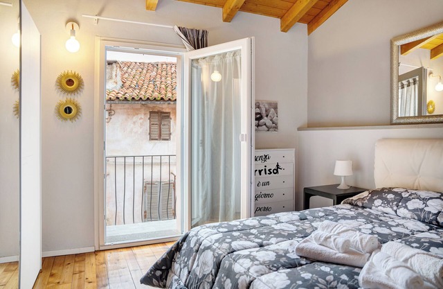 Apartamento 'Incantevole Loft' con balcón, Wi-Fi y aire acondicionado