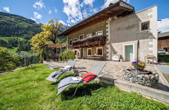 Apartamento "Familienwohnung" en "Schildhof Ebion" con vistas a la montaña, Wi-Fi y jardín