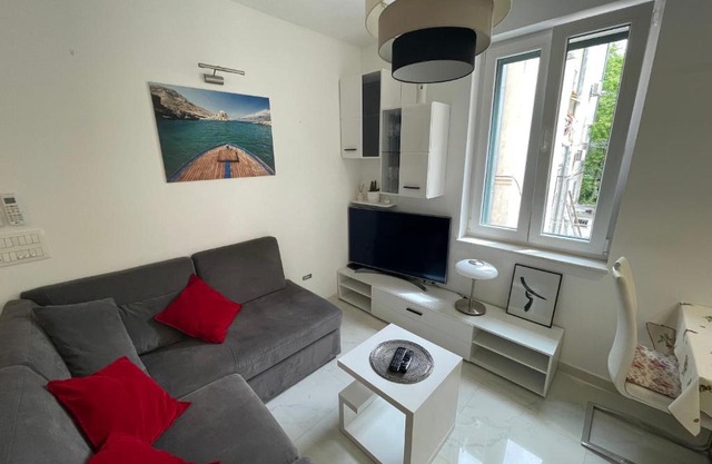 Apartment “Jelin dvor” 3+2, Bacvice, Split