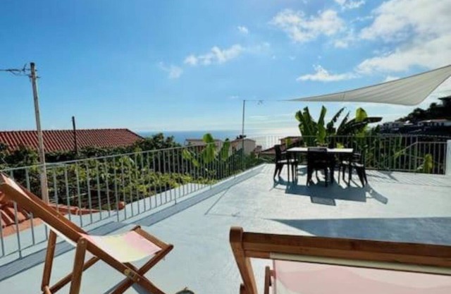 Apartamento 'Juliana' con vistas al mar, terraza privada y Wi-Fi