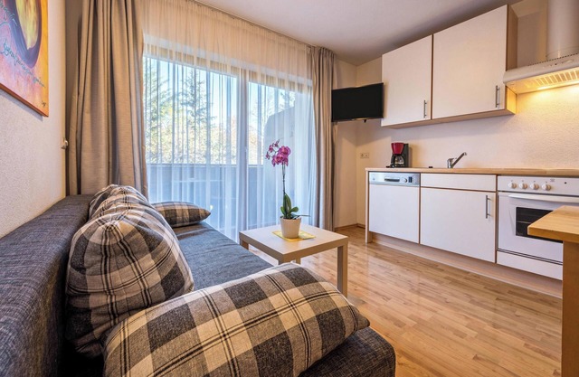 Apartamento "Klementhof Nr 3" con vistas a la montaña, piscina, Wi-Fi, balcón y jardín