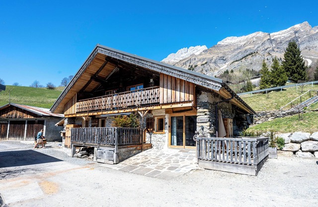Apartamento 'La Bergerie' con vistas a la montaña, terraza privada y Wi-Fi