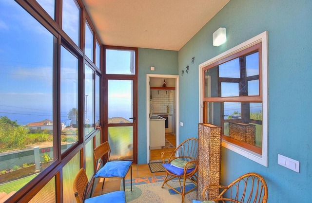 Apartamento 'La Carajita' con vistas al mar, terraza privada y Wi-Fi