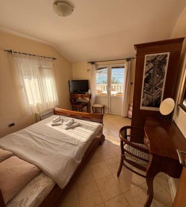 Apartment LANA on the seashore