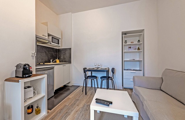 Apartamento 'Les Capucins - T2 Tout Confort' con terraza privada, jardín privado y Wi-Fi