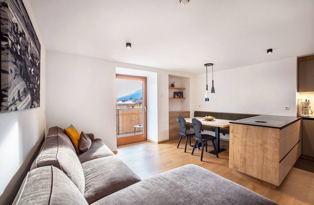 Apartamento 'Linderhof Panorama Balkon' con vistas a la montaña, piscina compartida y Wi-Fi