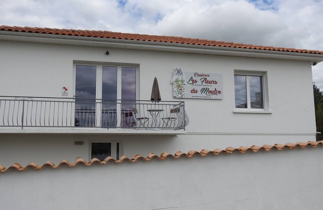 Apartamento ubicado en la planta baja de una pequeña residencia con cuatro