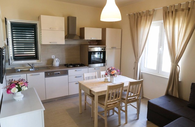 Apartamento Lucy Sleeps 4 (2 habitaciones); calle Djura Basariceka 11, CAVTAT 20210