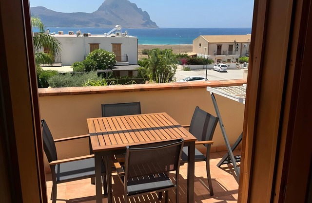 Apartamento 'Makari' con Vista al Mar, Wi-Fi y Aire Acondicionado