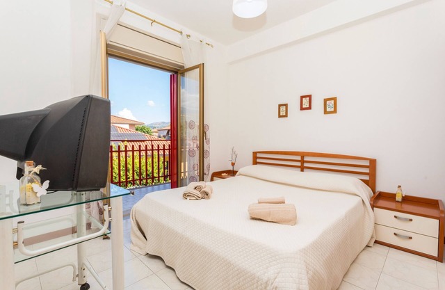 Apartamento 'Mamma Maria' con Vista a la Montaña y Balcón