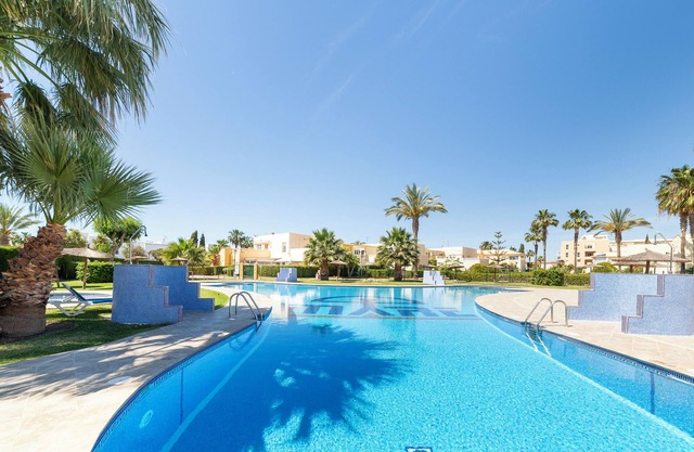 Apartamento 'Naturista Vera Playa' con piscina compartida, aire acondicionado y Wi-Fi