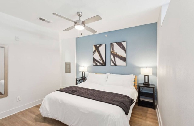 Apartment Near Baylor Med with Pool, Gym, and Parking
