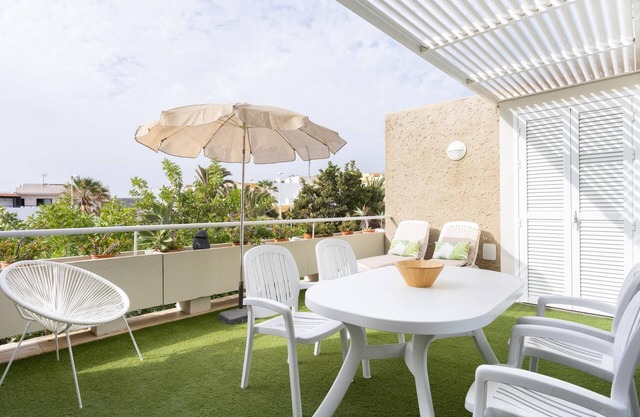 Apartamento en la playa, zona de trabajo y parking privado - PillowAbroad