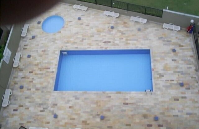 Apartamento en la playa, caminar en la arena en Itanhaém, con piscina y vistas al mar