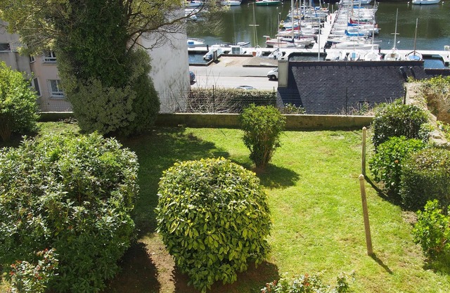 apartamento con vistas a jardín y veleros