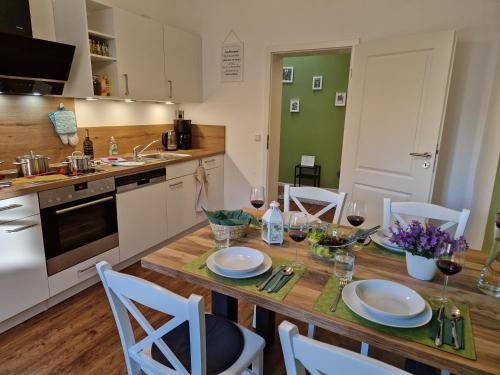 Apartment Piepmäker mit Parkplatz und Kamin, Bahnhof fußläufig