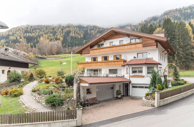 Apartamento "Pramstaller Kron" con vistas a la montaña, Wi-Fi, terraza y jardín