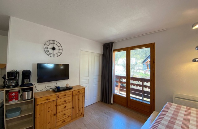 Apartamento 'Risoul 1850' con vistas a la montaña, balcón y Wi-Fi
