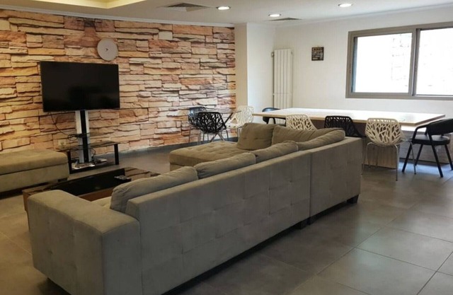 The Loft Residence: Unidad 3 moderna, limpia y segura