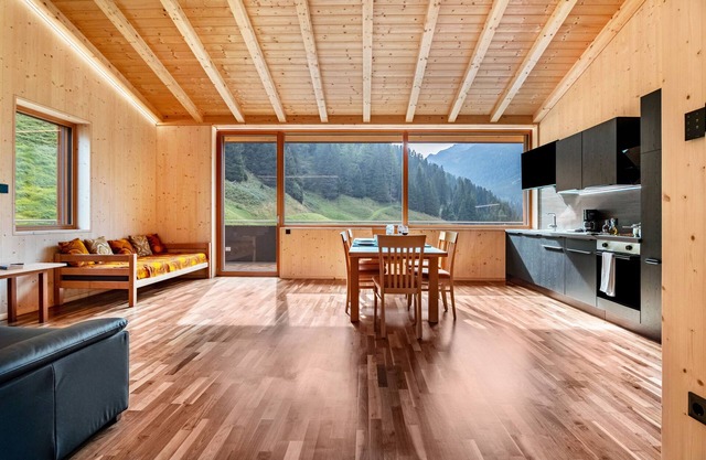 Apartamento 'Rumwaldhof Enzian' con vistas a la montaña, terraza compartida y Wi-Fi