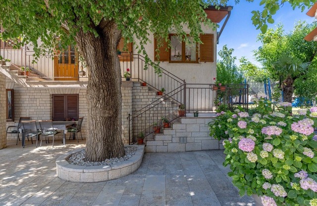 Apartments Mirjana Matohanci / Apartment Stari Brist