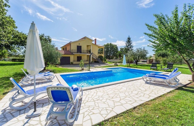 Apartment Susnjici 3 with Pool, Children Playground and terrace