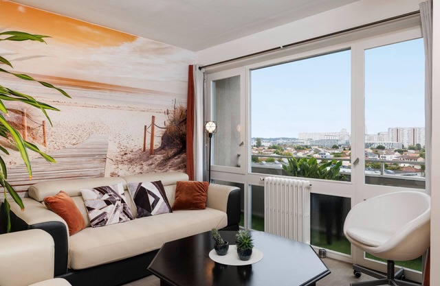 Apartamento 'T4 Avec Tennis' con jardín compartido, Wi-Fi y aire acondicionado