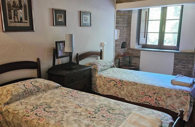 APARTAMENTO: TRES dentro de un antiguo castillo con DESCRIPCIÓN GENERAL DE POOL