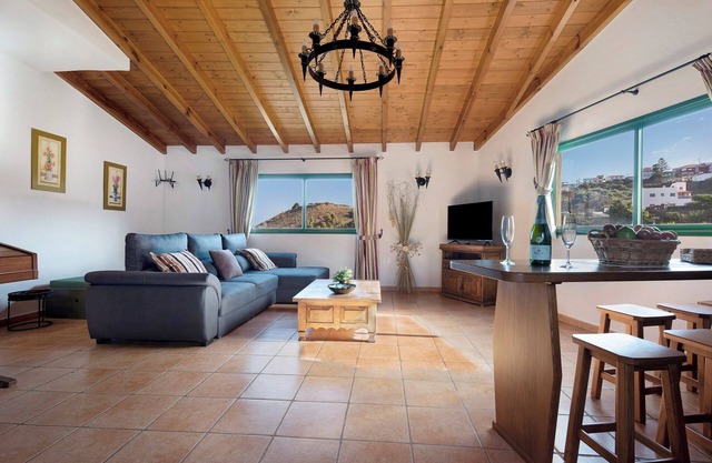 Apartamento vacacional 'Tily' con vistas al mar, terraza y Wi-Fi