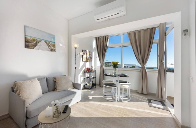 Apartamento 'Torralta' con vistas al mar, Wi-Fi y aire acondicionado