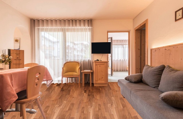 Apartamento "Trocker Kastelrut 7" cerca de Seiser Alm con balcón, bañera de hidromasaje y sauna