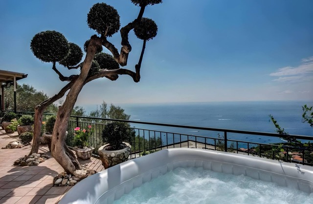 Apartamento 'Ulivello House' con vistas al mar, Wi-Fi y aire acondicionado