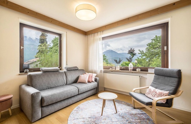 Apartamento 'Villa Pinie 2' con vistas a la montaña, terraza privada y Wi-Fi
